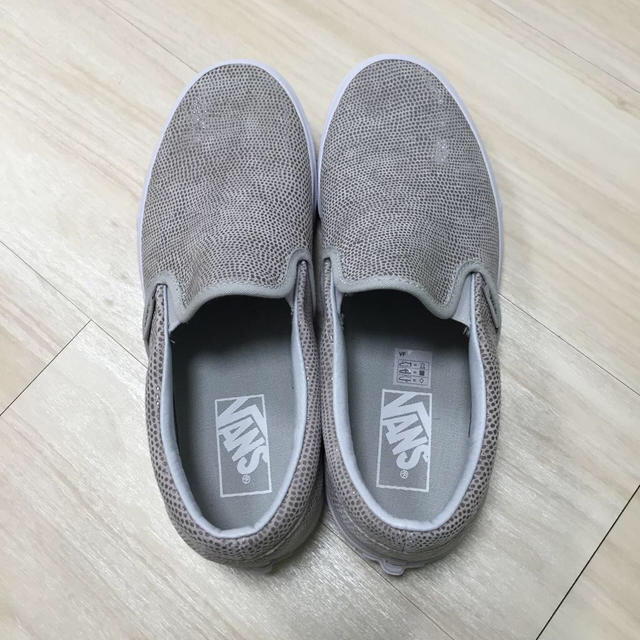 VANS(ヴァンズ)のVANS CLASSIC SLIP-ON レディースの靴/シューズ(スニーカー)の商品写真