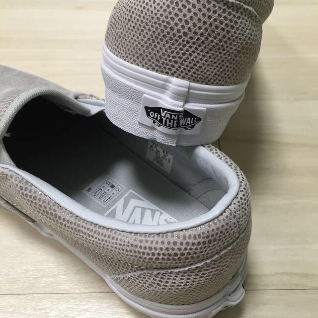 VANS(ヴァンズ)のVANS CLASSIC SLIP-ON レディースの靴/シューズ(スニーカー)の商品写真