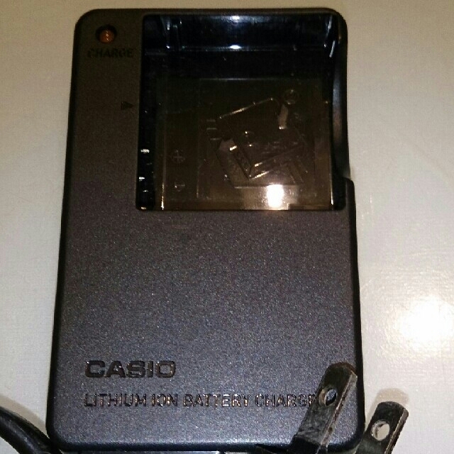CASIO(カシオ)のZUHHA様専用☆CASIO バッテリーCHARGER  BC-31L スマホ/家電/カメラのスマートフォン/携帯電話(バッテリー/充電器)の商品写真