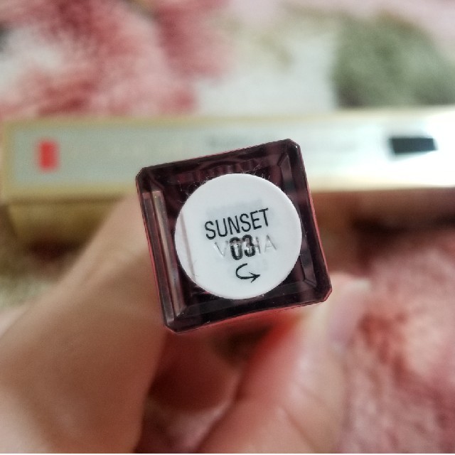 Elizabeth Arden(エリザベスアーデン)のエリザベスアーデン ルミナスリップグロス 03 Sunset 6.5ml コスメ/美容のベースメイク/化粧品(口紅)の商品写真