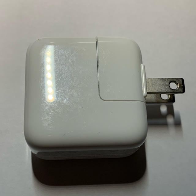 Apple(アップル)のApple USB Power Adapter 12W 純正品 スマホ/家電/カメラのスマートフォン/携帯電話(バッテリー/充電器)の商品写真