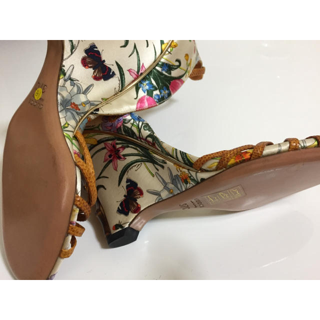 Gucci(グッチ)のGUCCI シルク花柄 バンブー ドレス靴 レディースの靴/シューズ(サンダル)の商品写真
