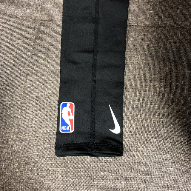 Supreme(シュプリーム)のSUPREME SHOOTING SLEEVE スポーツ/アウトドアのスポーツ/アウトドア その他(バスケットボール)の商品写真