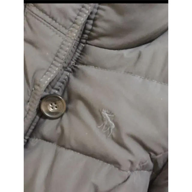 Abercrombie&Fitch(アバクロンビーアンドフィッチ)のアバクロンビー＆フィッチのグレー系美ラインダウンジャケット　S相当 レディースのジャケット/アウター(ダウンジャケット)の商品写真