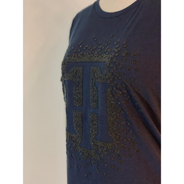 TOMMY HILFIGER(トミーヒルフィガー)のTOMMY HILFIGER トミーヒルフィガー ラメロゴデザイン Tシャツ レディースのトップス(Tシャツ(半袖/袖なし))の商品写真