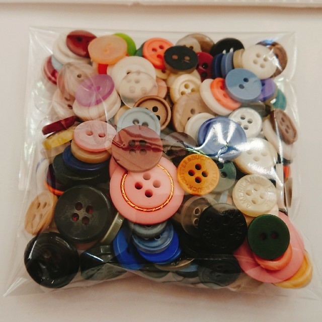 ボタン色々約200セット☆ ハンドメイドの素材/材料(各種パーツ)の商品写真