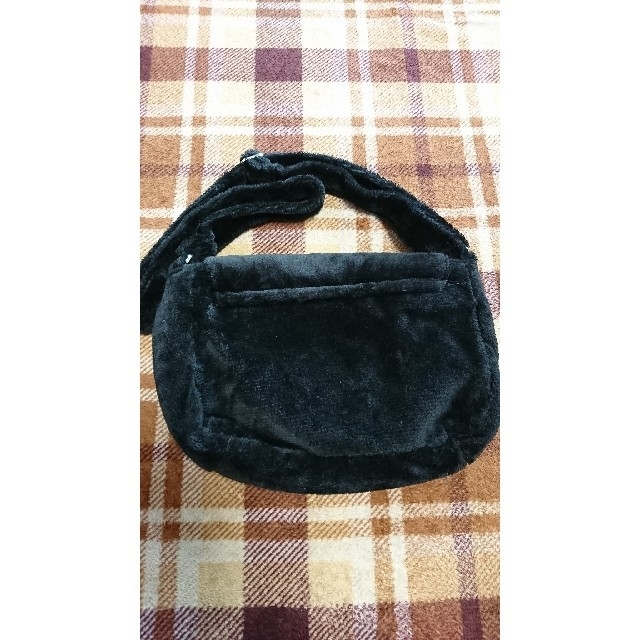 CHANEL(シャネル)の【テテ着用】CHANEL ノベルティ ショルダーバッグ ブラック 確実正規品
 レディースのバッグ(ショルダーバッグ)の商品写真