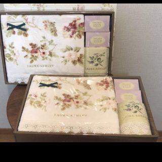 ローラアシュレイ(LAURA ASHLEY)の新品【ローラアシュレイ】バスタオル、ゲストタオル、石鹸２個×2セット(タオル/バス用品)