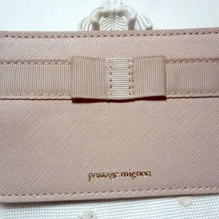 パサージュミニョン(passage mignon)のpassage mignon　リール付きストラップパスケース・定期入れ (パスケース/IDカードホルダー)