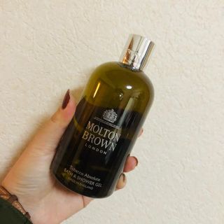 モルトンブラウン(MOLTON BROWN)のmolton brown タバコアブソリュート バス＆シャワージェル 300ml(ボディソープ/石鹸)