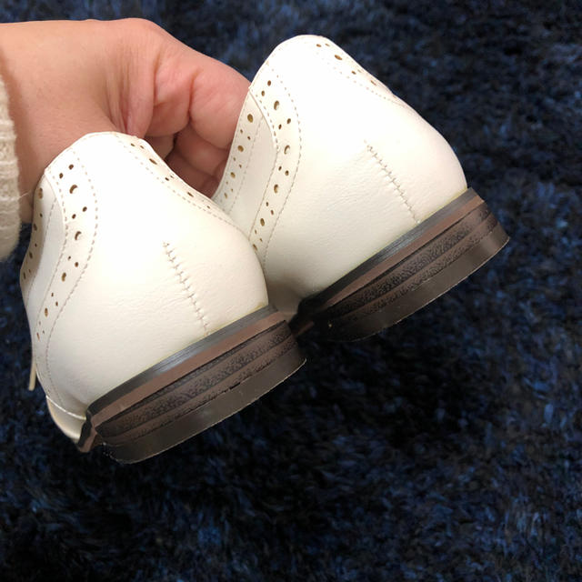 ピンクグローブ ローファー アイボリー 22 くらいのサイズ レディースの靴/シューズ(ローファー/革靴)の商品写真