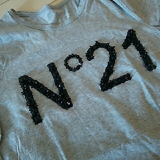 ヌメロヴェントゥーノ(N°21)のヌメロヴェントゥーノ ビーズT クーポンチャンス(Tシャツ(半袖/袖なし))