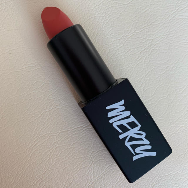 MAC(マック)のMerzy リップスティック コスメ/美容のベースメイク/化粧品(口紅)の商品写真