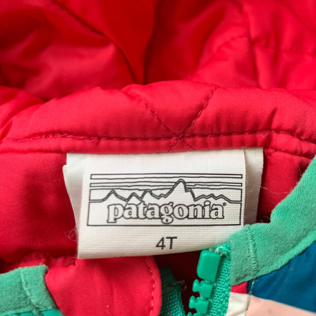 patagonia(パタゴニア)のパタゴニア アウター キッズ/ベビー/マタニティのキッズ服女の子用(90cm~)(ジャケット/上着)の商品写真