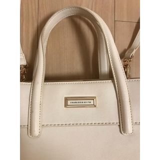 チャールズアンドキース(Charles and Keith)のチャールズアンドキース、ホワイトバック(ショルダーバッグ)