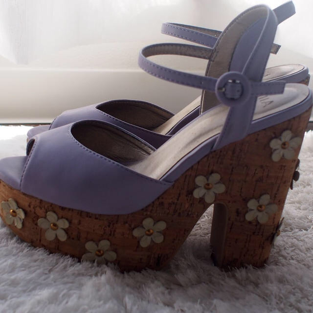 MIIA(ミーア)のMIIA 3Dフラワーサンダル パープル レディースの靴/シューズ(サンダル)の商品写真
