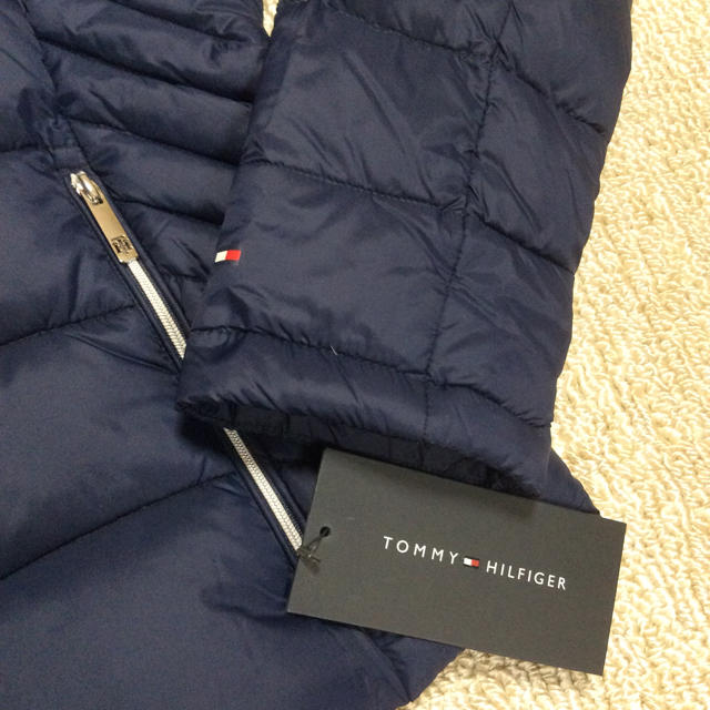 TOMMY HILFIGER(トミーヒルフィガー)のTOMMY HILFIGER ライトダウン ネイビー ラストセール‼️ レディースのジャケット/アウター(ダウンジャケット)の商品写真