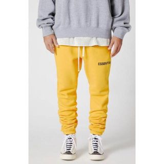 フィアオブゴッド(FEAR OF GOD)の早い者勝ち！FOG ESSENTIALS スウェットパンツSサイズ Yellow(その他)