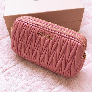 専用！MIU MIU マテラッセレザーポーチ (赤）