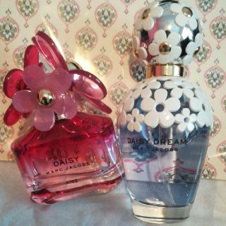 マークバイマークジェイコブス(MARC BY MARC JACOBS)のマークジェイコブス　デイジー　キス
ドリーム　2本セット　(香水(女性用))