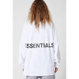 フィアオブゴッド(FEAR OF GOD)の即発送可 ESSENTIALS ロングスリーブTシャツ 白 Mサイズ(Tシャツ/カットソー(七分/長袖))