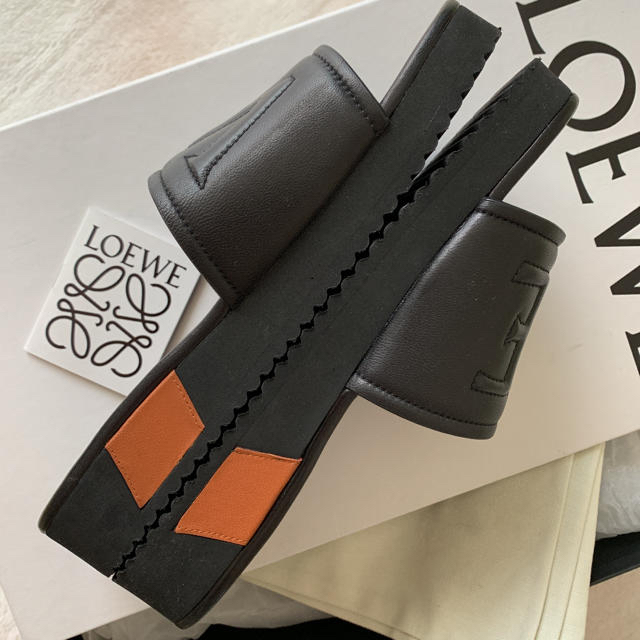 LOEWE(ロエベ)のロエベ レディースの靴/シューズ(サンダル)の商品写真