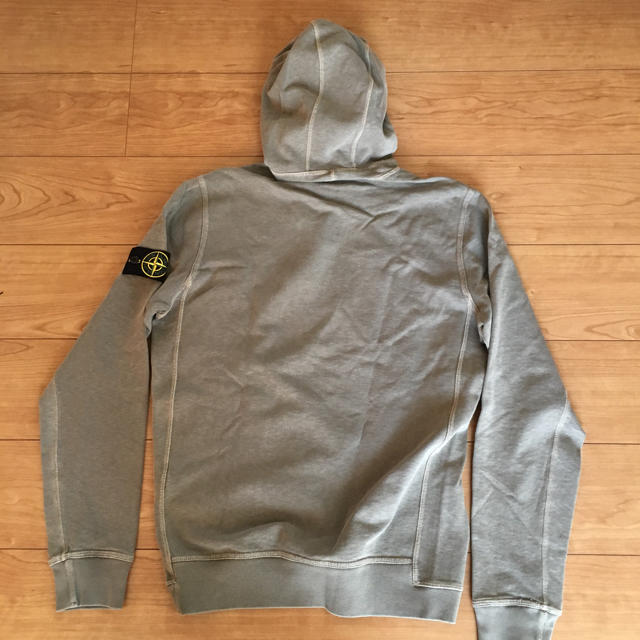 STONE ISLAND(ストーンアイランド)のAさん専用 ストーンアイランド パーカー L メンズのトップス(パーカー)の商品写真