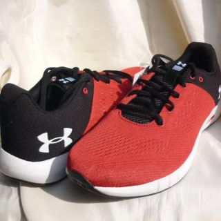 アンダーアーマー(UNDER ARMOUR)の新品27㎝★アンダーアーマーランニングシューズ赤黒 定価8100円(スニーカー)