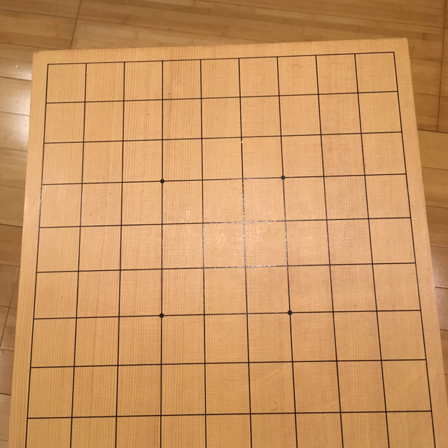 七寸の将棋盤。桐のカバーが付いています。☆