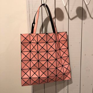 イッセイミヤケ(ISSEY MIYAKE)のイッセイミヤケ バオバオ バッグ ピンク(ハンドバッグ)