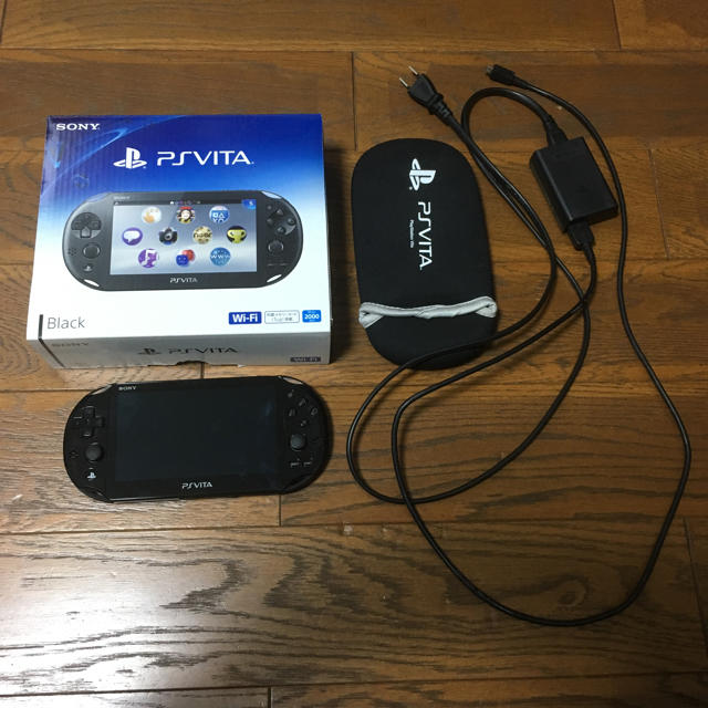 PlayStation Vita(プレイステーションヴィータ)のPS Vita（PCH-2000）Wi-Fiモデル メモリーカード8GB付き エンタメ/ホビーのゲームソフト/ゲーム機本体(携帯用ゲーム機本体)の商品写真