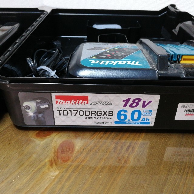 マキタ インパクトドライバーのケースと充電器のセット