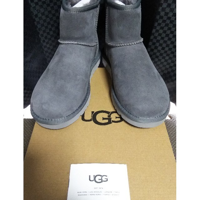 SALE！！新品 UGG クラシックミニⅱブーツ（ライトグレー:約24cm）