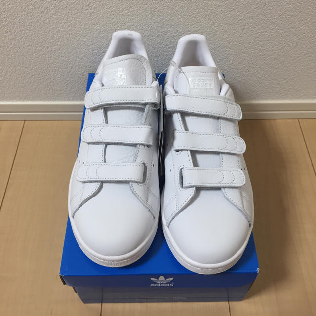 adidas(アディダス)のadidas スタンスミス ベルクロ 新品 22.5cm レディースの靴/シューズ(スニーカー)の商品写真