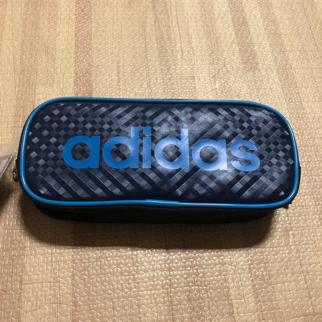 adidas(アディダス)のアディダス ペンケース インテリア/住まい/日用品の文房具(ペンケース/筆箱)の商品写真