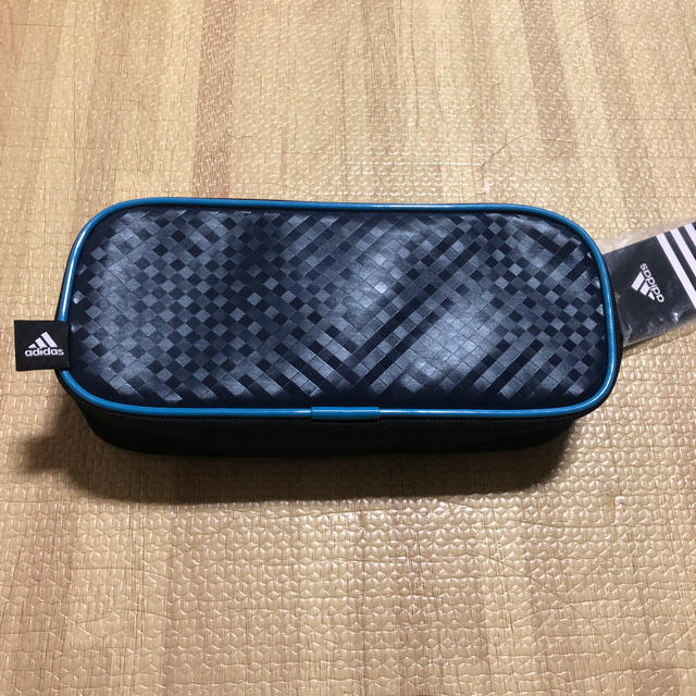 adidas(アディダス)のアディダス ペンケース インテリア/住まい/日用品の文房具(ペンケース/筆箱)の商品写真