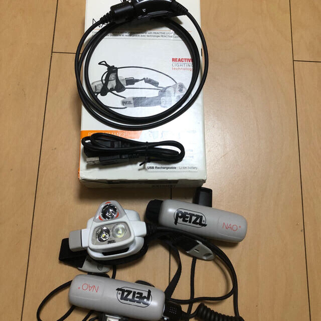 PETZL(ペツル)のペツル  ナオ ヘッドライト予備バッテリー、ベルトキット付き スポーツ/アウトドアのアウトドア(登山用品)の商品写真