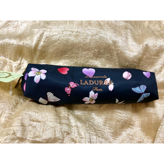 LADUREE(ラデュレ)の【新品】ＬＡＤＵＲＥＥ ペンケース レディースのファッション小物(ポーチ)の商品写真