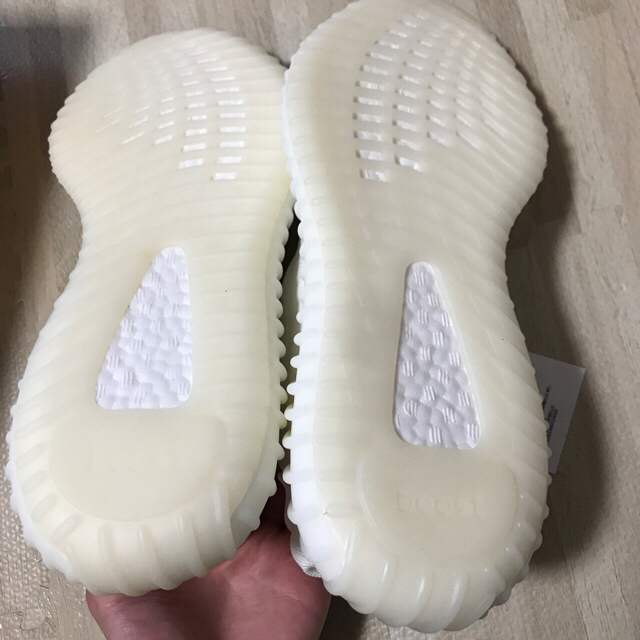 yeezy boost 350 v2 新品未使用 本物 お値下げ‼️ 2