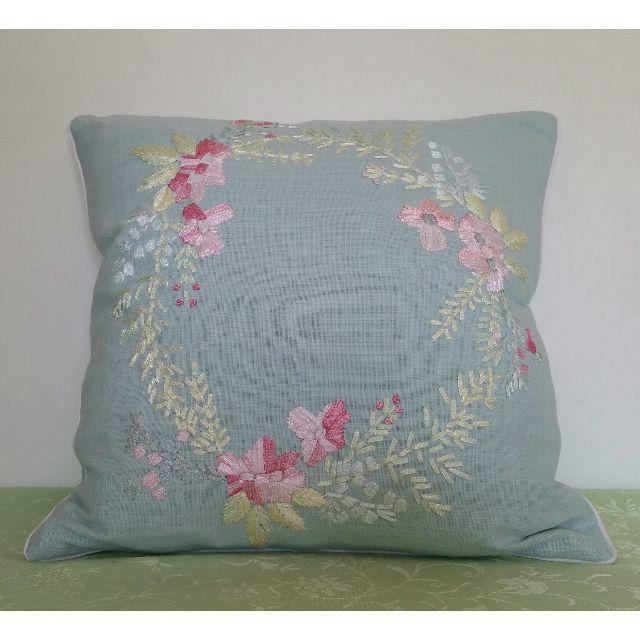 LAURA ASHLEY - 新品☆ローラアシュレイ ベッキーフローラルリース クッションカバーの通販 by MEADOW GARDEN's