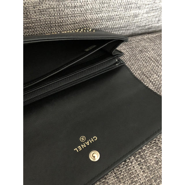 CHANEL(シャネル)の☆お値下げ☆正規品 CHANEL スタッズ           長財布 22番台 レディースのファッション小物(財布)の商品写真