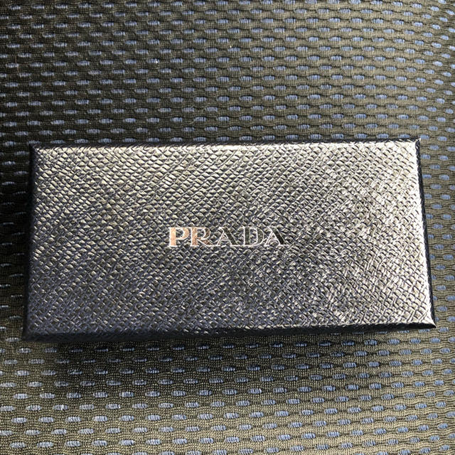 PRADA(プラダ)のPRADAキーホルダー美品 レディースのファッション小物(キーホルダー)の商品写真