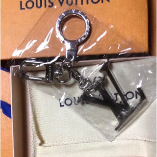 ルイヴィトン(LOUIS VUITTON)の男女兼用・ルイヴィトン ポルト クレ・イニシャル LV・新品・未使用(キーホルダー)