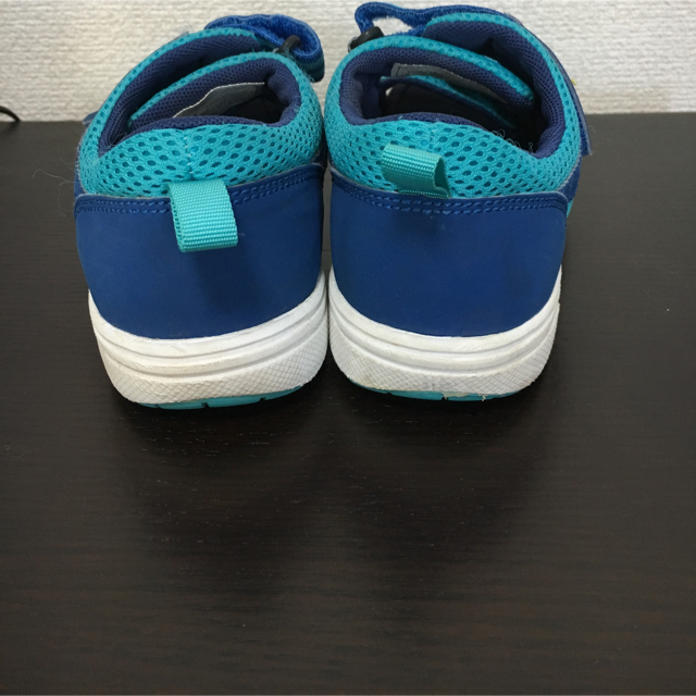 asics(アシックス)のアシックスのサンダル 20.0cm キッズ/ベビー/マタニティのキッズ靴/シューズ(15cm~)(サンダル)の商品写真