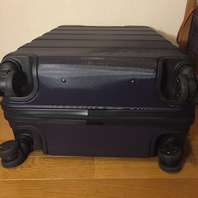 MUJI (無印良品)(ムジルシリョウヒン)の無印 MUJI ストッパー付きハードキャリー 62L ネイビー レディースのバッグ(スーツケース/キャリーバッグ)の商品写真