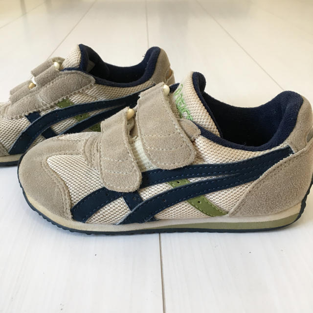 asics(アシックス)の値下げしました   asics 17センチ スニーカー キッズ/ベビー/マタニティのキッズ靴/シューズ(15cm~)(スニーカー)の商品写真