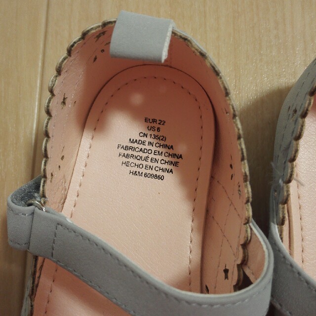H&M(エイチアンドエム)の新品　H&M　ベビー　シューズ　靴　フォーマル　13.5㎝ キッズ/ベビー/マタニティのベビー靴/シューズ(~14cm)(フォーマルシューズ)の商品写真