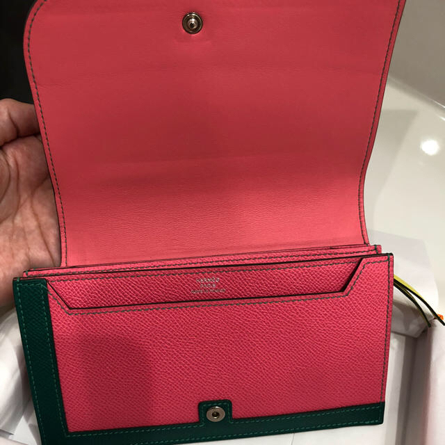 Hermes(エルメス)の値下げしました！エルメス カマイユ ローズアザレ マラカイト 財布 レディースのファッション小物(財布)の商品写真