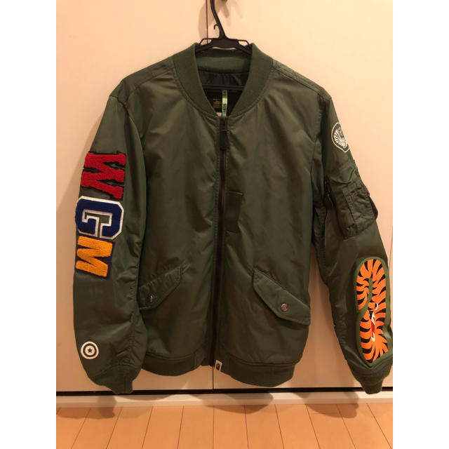 A BATHING APE(アベイシングエイプ)のa bathing ape シャークMA-1 bape メンズのジャケット/アウター(ミリタリージャケット)の商品写真