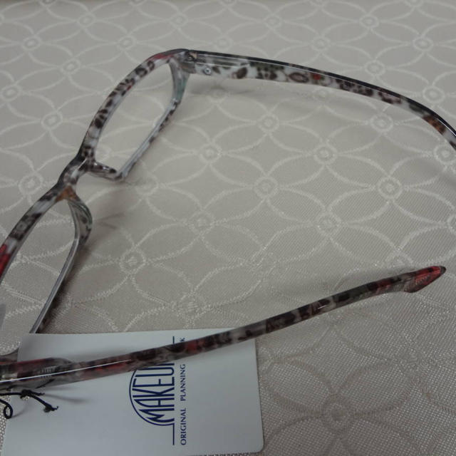 新品🔶➕2.5老眼鏡 2本セット🔶ケース付🔶メガネチェーンおまけ付シンプル レディースのファッション小物(サングラス/メガネ)の商品写真